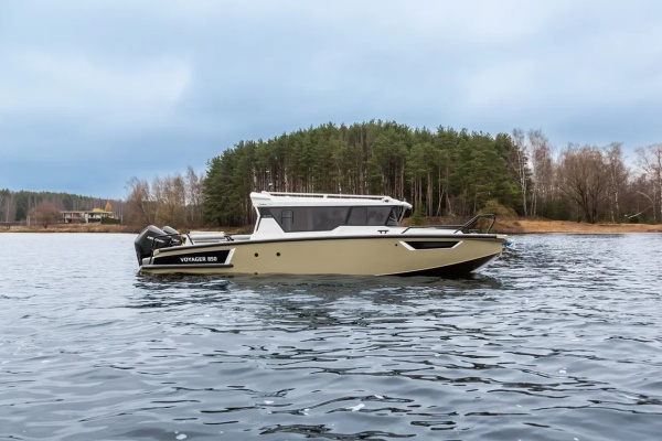 Катер VOYAGER 850 Cabin Twin, бежевый
